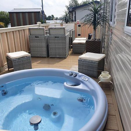 טאטרשאל Relaxing Breaks With Hot Tub At Tattershal Lakes 3 Bedroom מראה חיצוני תמונה