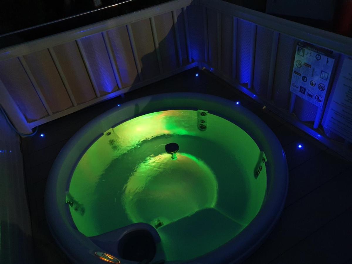 טאטרשאל Relaxing Breaks With Hot Tub At Tattershal Lakes 3 Bedroom מראה חיצוני תמונה