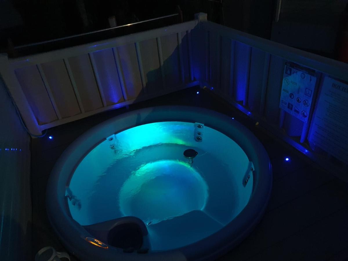 טאטרשאל Relaxing Breaks With Hot Tub At Tattershal Lakes 3 Bedroom מראה חיצוני תמונה