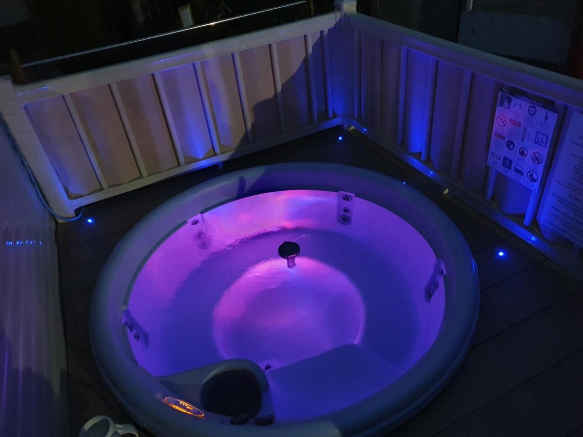 טאטרשאל Relaxing Breaks With Hot Tub At Tattershal Lakes 3 Bedroom מראה חיצוני תמונה