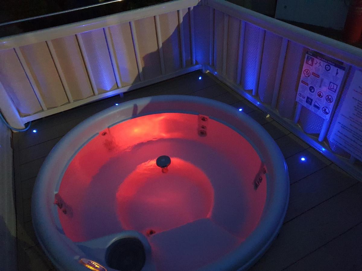 טאטרשאל Relaxing Breaks With Hot Tub At Tattershal Lakes 3 Bedroom מראה חיצוני תמונה