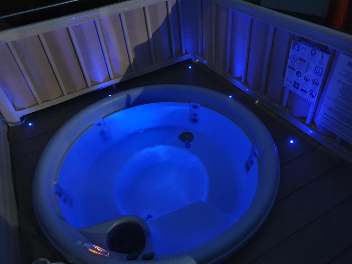 טאטרשאל Relaxing Breaks With Hot Tub At Tattershal Lakes 3 Bedroom מראה חיצוני תמונה
