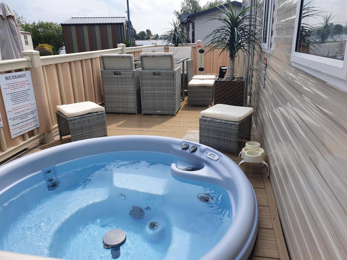 טאטרשאל Relaxing Breaks With Hot Tub At Tattershal Lakes 3 Bedroom מראה חיצוני תמונה