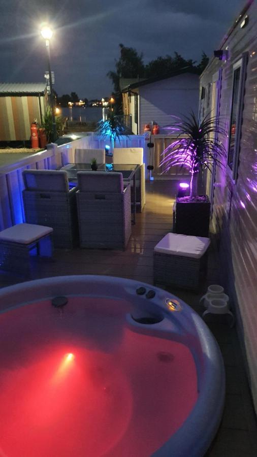 טאטרשאל Relaxing Breaks With Hot Tub At Tattershal Lakes 3 Bedroom מראה חיצוני תמונה