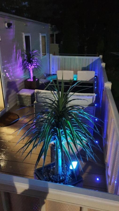 טאטרשאל Relaxing Breaks With Hot Tub At Tattershal Lakes 3 Bedroom מראה חיצוני תמונה